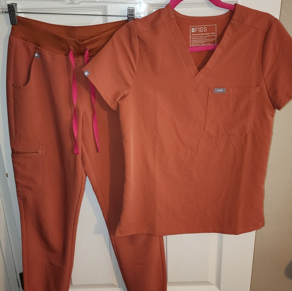 Figs Scrub Set